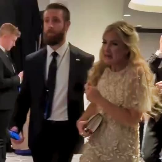 Erika Kirk seen breaking down in tears at the White House Correspondents Dinner as cameras captured her emotional 4-word message during a reported Trump evacuation scare