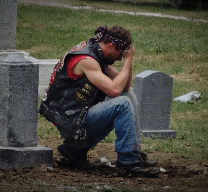 The Mystery Biker Who Visited My Wife’s Grave Every Week: I Finally Confronted Him After Months of Watching from Afar—and What He Told Me About His Hidden Connection to Sarah Shattered Everything I Thought I Knew About Her, About Loyalty, and About the Kind of Love That Doesn’t Die With Death