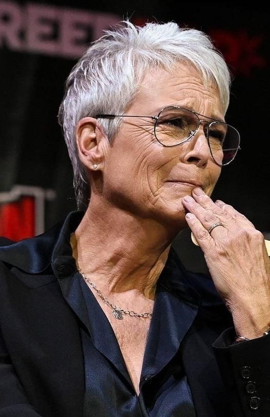 Jamie Lee Curtis speaks out for the first time, sharing a deeply emotional tribute that has left fans moved.