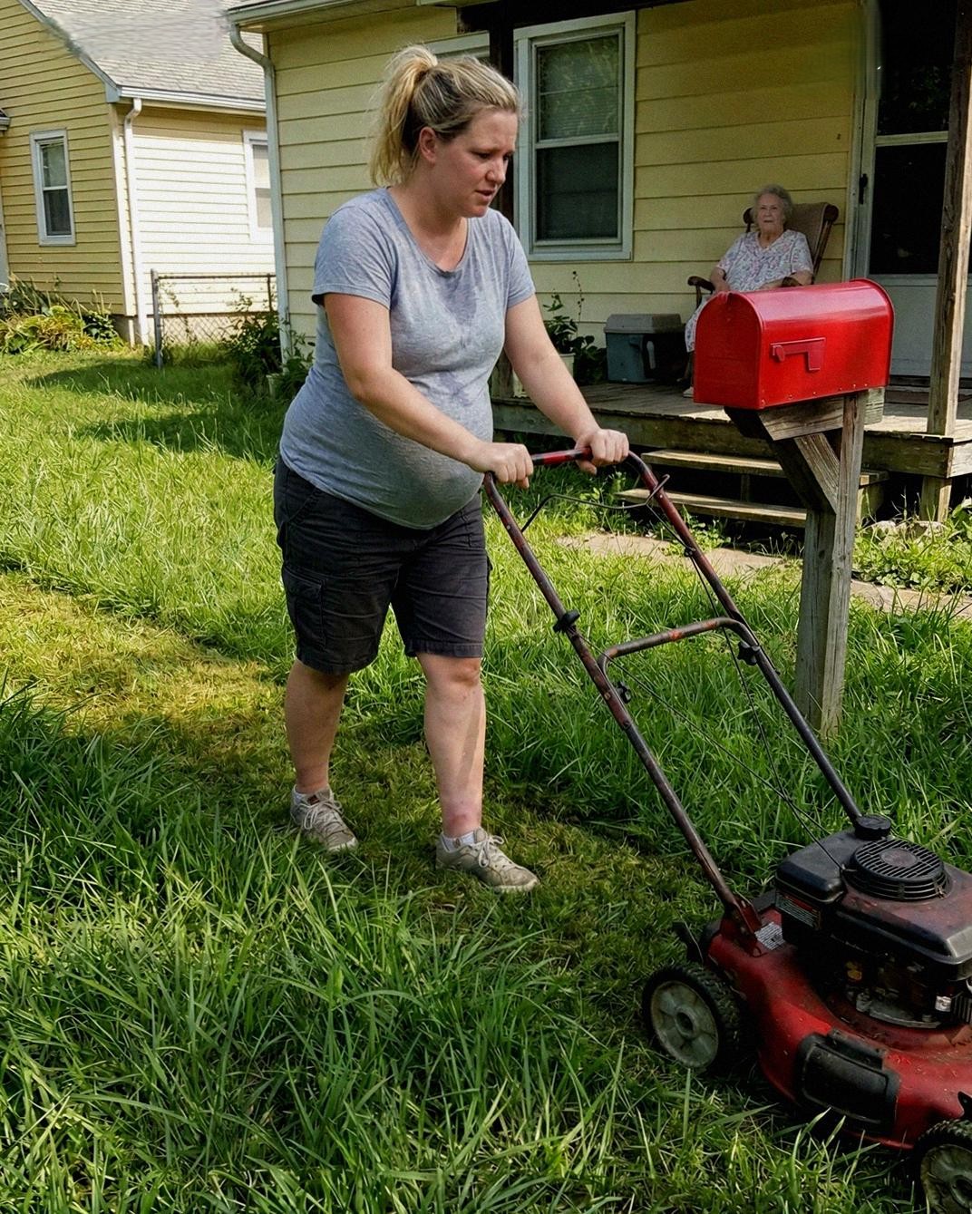 Pregnant Woman Helps Elderly Neighbor With Lawn, Wakes Up Next Morning to Police Visit