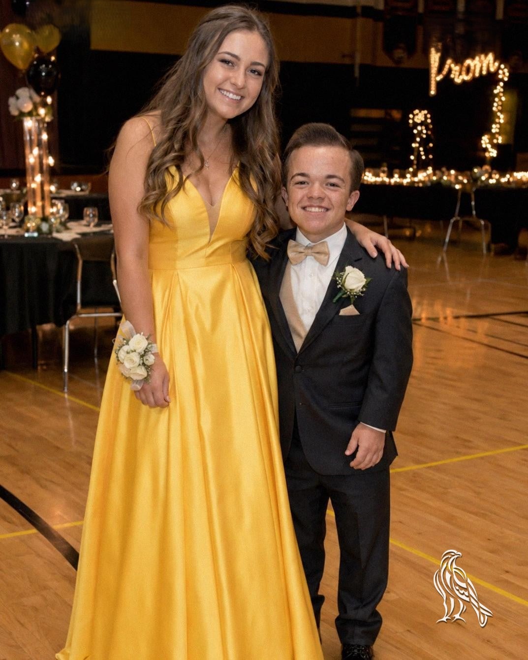 “Everyone in Class Mocked My Boyfriend for His Height — But at Graduation, Our Teacher Called Us on Stage and Said Something That Left the Whole Room Stunned”